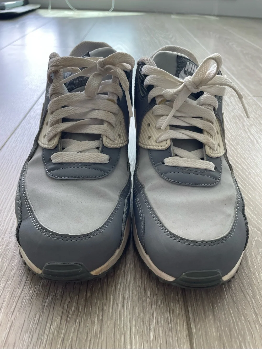 Nike Kids Air Max Low Top Sneakers in Grey and White - Picture 6 of 9